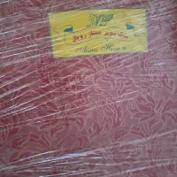 تخت دونفره چوبی تمیز به همراه تشک کاملا سالم