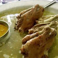 کله پاچه تمیزمیکنم