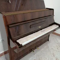 پیانو آکوستیک دیواری