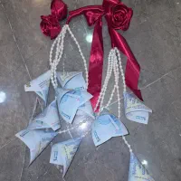 دیزاین باکس و دسته گل پول با رز روبانی