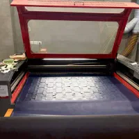 نیازمند نیرو در کارگاه برش لیزر