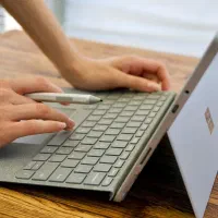 لپتاپ  ، سرفیس پرو ، ققنوس آی تی