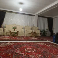 یک عدد واحد مسکونی طبقه اول