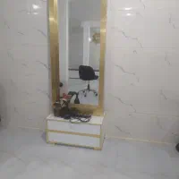 اینه قدی .کنسول و صندلی