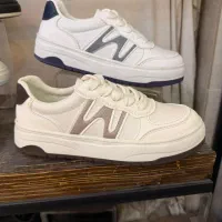 فروشنده کفش و پوشاک