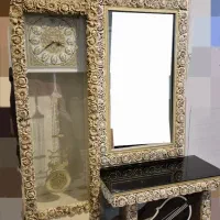 آینه و ساعت ایستاده