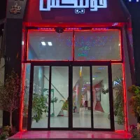 صندوقدار و اپراتور خانم