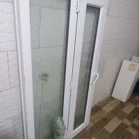 پنجره دوجه داره با شیشه