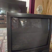 کنترل نداره .ولی بادکمه های جلوش میشه کارکرد