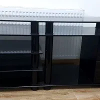 میز زیر تلویزیون شیشه ای بسیار محم و جادار