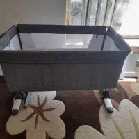 تخت کنار مادر و گهواره