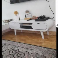 میز غذاخوری .۳عدد لوستر . و یک میز زیر تلویزیونی