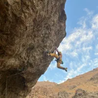 آموزش تخصصی سنگنوردی  داخل سالن وطبیعت