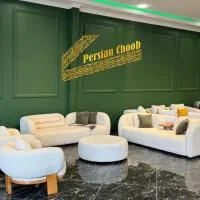 نجار ماهر در تولیدی مبلمان راحتی