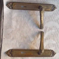 دستگیره در خیلی قدیمی.از جنس برنج|کلکسیون اشیاء عتیقه|اشتهارد, |دیوار