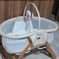 تخت کنار مادر