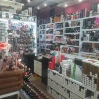 به ۲ نفر فروشنده آرایشی شیفت صبح و عصر نیازمندیم