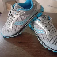 یک جفت کفش نو به سایز 41 خوش رنگ