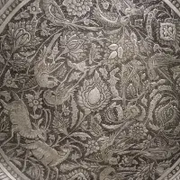 سینی قلم زنی مسی|صنایع دستی و سایر لوازم تزئینی|اصفهان, سپاهان‌شهر|دیوار