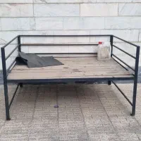 تخت حیاطی آهنی