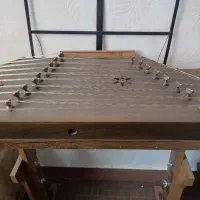 سنتور دومهر با میز چوبی،کیف،دوتا مضراب و کتاب