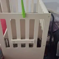 تخت کنار مادر