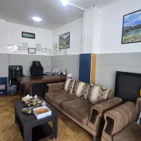 منشی و دستیار در دفتر املاک