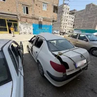 206اس دی V8 تصادفی