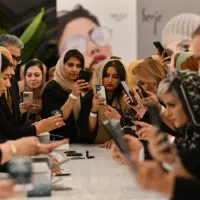 کار در منزل فقط با موبایل  برای خانم ها|استخدام بازاریابی و فروش|کرمانشاه, |دیوار