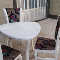 میز ناهارخوری سه گوش