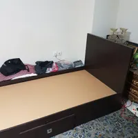 یک عدد تخته خواب یک نفره با کفی و یک دراوربااینه|جاکفشی، کمد، دراور|نسیم‌شهر, |دیوار