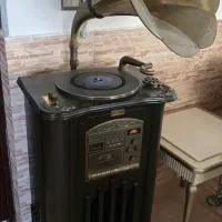 یک عدد گرامافون کاملا تمیز در حد نو
