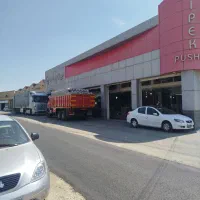 فروشنده برای نمایشگاه مبل