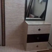 میزآرایش ام دی اف اصل محکم.اصلا استفاده نشده.