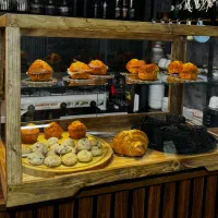 شو کیک چوبی