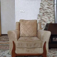 یک عدد مبل یک نفره