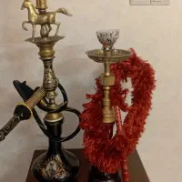 قلیان طرح اسب برنجی بدنه سیاه قلم و یک قیلون قرمز