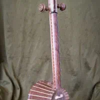 نوازنده کمانچه و کیبورد همکاری تیم موسیقی