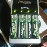 دستگاه شارجر بهمراه ۴ باطری انرجایزر