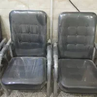 صندلی انتظار/میز جلوی مبل/ بنر مشاور املاک