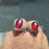 دوتا عقیق سرخ کهنه.