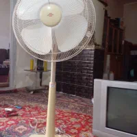پنکه پایه دار