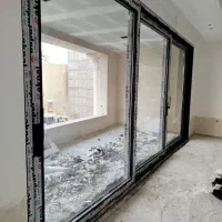 نصب و تنظیم درب و پنجره آلومینیومی و یوپی‌وی‌سی