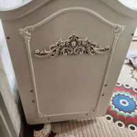 تخت کنار مادر