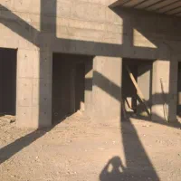نگهبان از ساختمان نیمه کاره