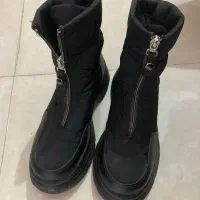 بوت|کیف، کفش، کمربند|آشخانه, |دیوار