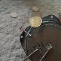 سکه 50 دینار عراقی جذب آهنربا دارد