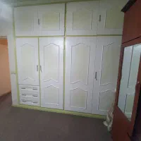 کمد ویترین.   جداگانه داده میشود