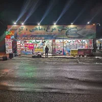 کارگر مرغ گوشت فروشی