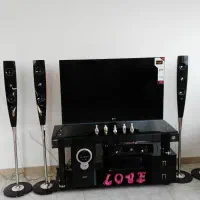 میز تلویزیون شیشه ای در حد نو